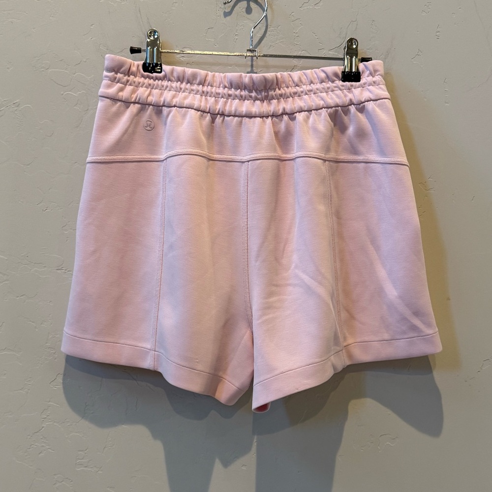 Lululemon Softstreme High-Rise Short 4" Strawberry Milkshake, Size 6 - Picture 9 of 13